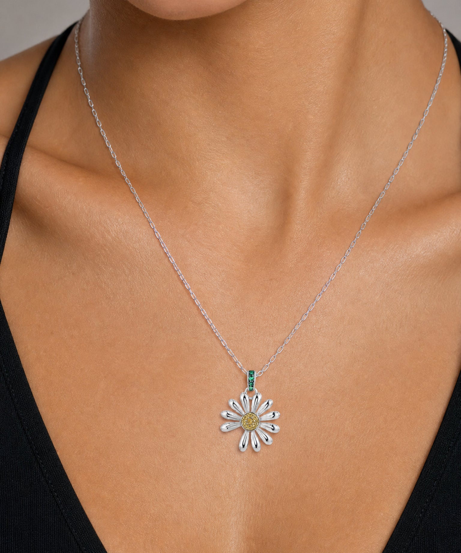 Emerald Daisy Necklace  – Classic Edition