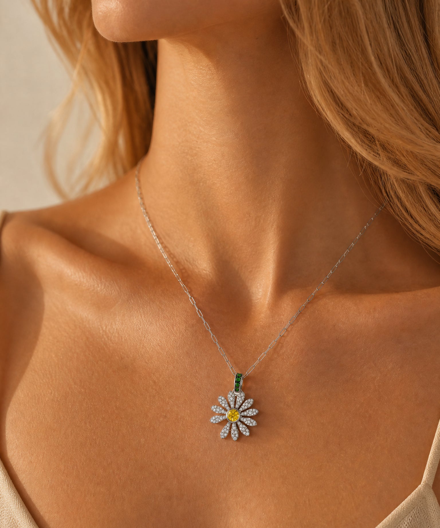 Emerald Daisy Necklace  – Diamond Edition
